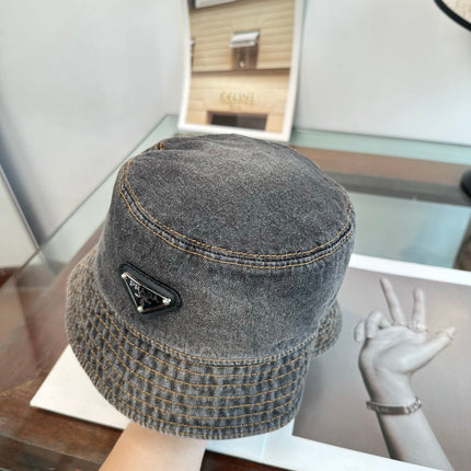 PRADA 26S BUCKET HAT 438445