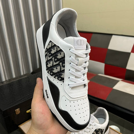CD B27 LOW-TOP SNEAKER BLACK AND WHITE CALFSKIN