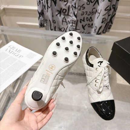 CHANEL 26S HIGH HEEL ANKLE BOOTS 70 MM IN WHITE LAMBSKIN AND BLACK PATENT CALFSKIN