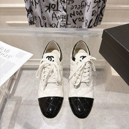 CHANEL 26S HIGH HEEL ANKLE BOOTS 70 MM IN WHITE LAMBSKIN AND BLACK PATENT CALFSKIN