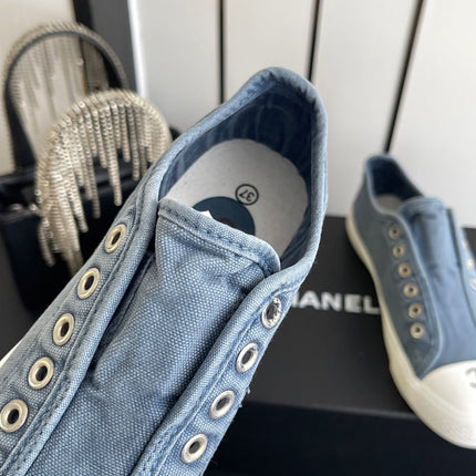 CHANEL 26S LOW TOP SNEAKERS IN NAVY BLUE CANVAS