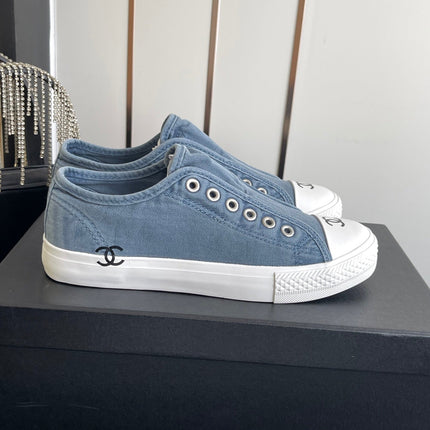 CHANEL 26S LOW TOP SNEAKERS IN NAVY BLUE CANVAS