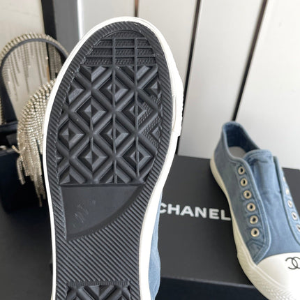 CHANEL 26S LOW TOP SNEAKERS IN NAVY BLUE CANVAS