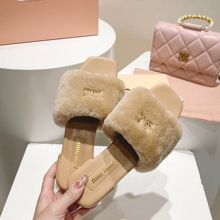 MIUMIU 26S SQUARE-TOE SANDALS IN BEIGE SHEARLING AND LEATHER