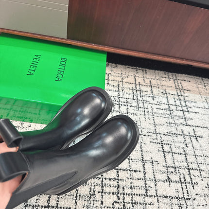 BOTTEGA VENETA 26S MID CALF BOOTS IN BLACK SHINY CALFSKIN