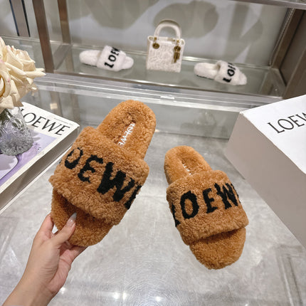 LOEWE 26S FLUFFY SLIDE SANDALS IN CAMEL BROWN SHEARLING WITH BLACK LOGO