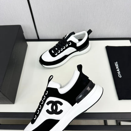 SNEAKER IN BLACK SUEDE AND WHITE CALFSKIN
