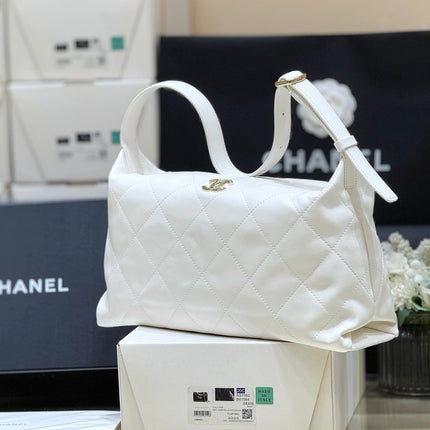 CHANEL 26S SHOULDER BAG 17 IN WHITE LAMBSKIN DIAMOND QUILTING