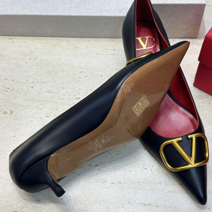 VALENTINO 26S HIGH HEELS 40 MM IN BLACK CALFSKIN WITH GOLD HARDWARE