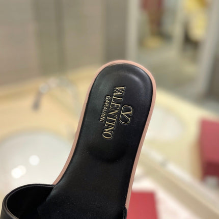VALENTINO 26S SLIDES IN BLACK CALFSKIN WITH LOGO