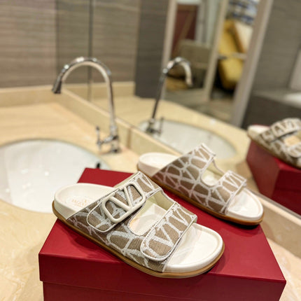 VALENTINO 26S VELCRO SANDALS IN CREAM WHITE AND BEIGE JACQUARD FABRIC WITH HARDWARE