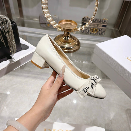 DIOR 26S BLOCK HEEL PUMPS 35MM IN IVORY WHITE CALFSKIN WITH FRONT BOW
