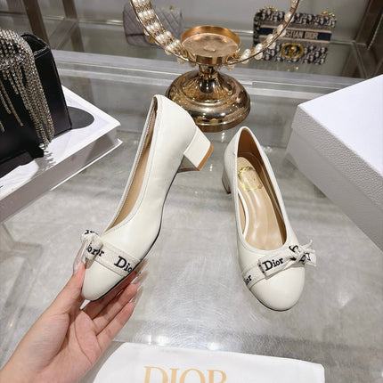 DIOR 26S BLOCK HEEL PUMPS 35MM IN IVORY WHITE CALFSKIN WITH FRONT BOW