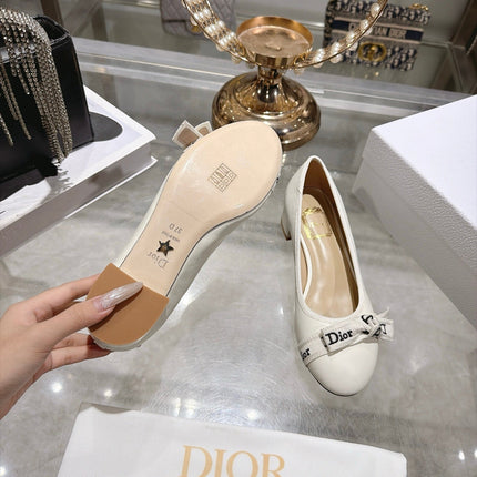 DIOR 26S BLOCK HEEL PUMPS 35MM IN IVORY WHITE CALFSKIN WITH FRONT BOW