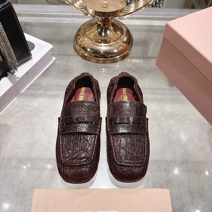 MIUMIU 26S ENNY LOAFERS IN BURGUNDY RED CROCODILE EMBOSSED CALFSKIN