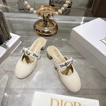 DIOR 26S LOW HEEL MULES 35MM IN IVORY WHITE KNIT FABRIC WITH EMBROIDERED STRAP