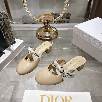 DIOR 26S LOW HEEL MULES 35MM IN BEIGE CALFSKIN WITH EMBROIDERED STRAP