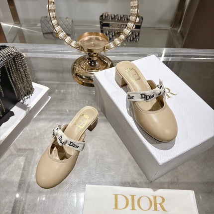 DIOR 26S LOW HEEL MULES 35MM IN BEIGE CALFSKIN WITH EMBROIDERED STRAP