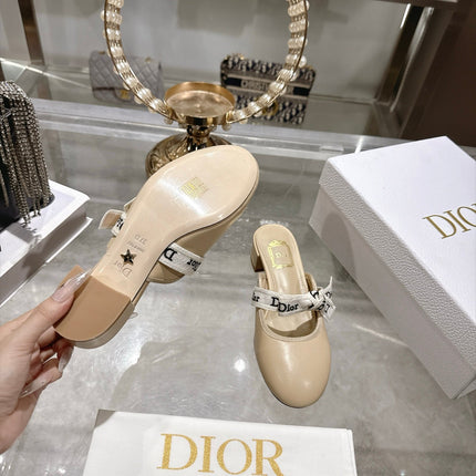 DIOR 26S LOW HEEL MULES 35MM IN BEIGE CALFSKIN WITH EMBROIDERED STRAP
