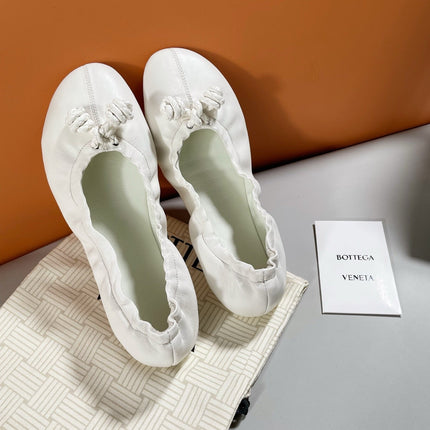 BOTTEGA VENETA 26S STRETCH BALLET FLATS IN OFF WHITE LAMBSKIN