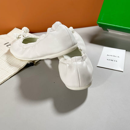 BOTTEGA VENETA 26S STRETCH BALLET FLATS IN OFF WHITE LAMBSKIN