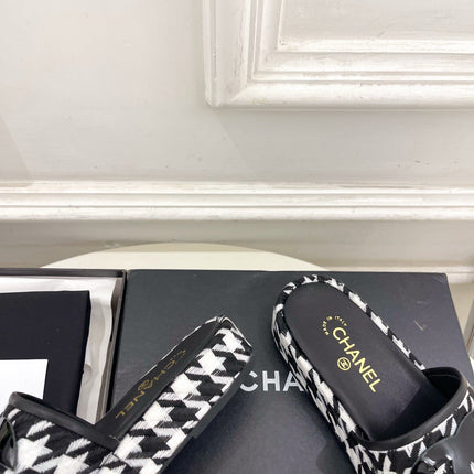 CHANEL 26S SANDALS 35 MM IN BLACK TWEED